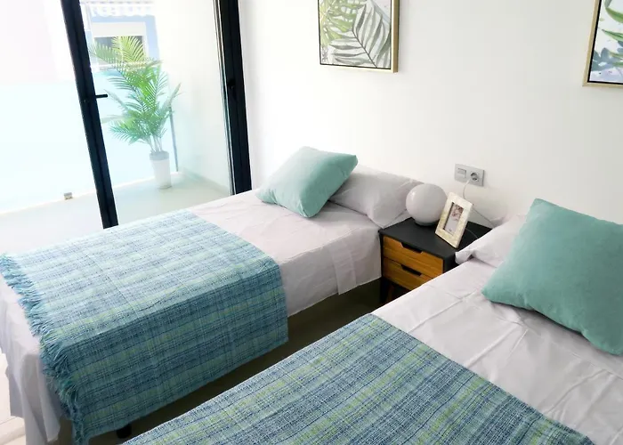 Апартаменти Your Spain C18 *